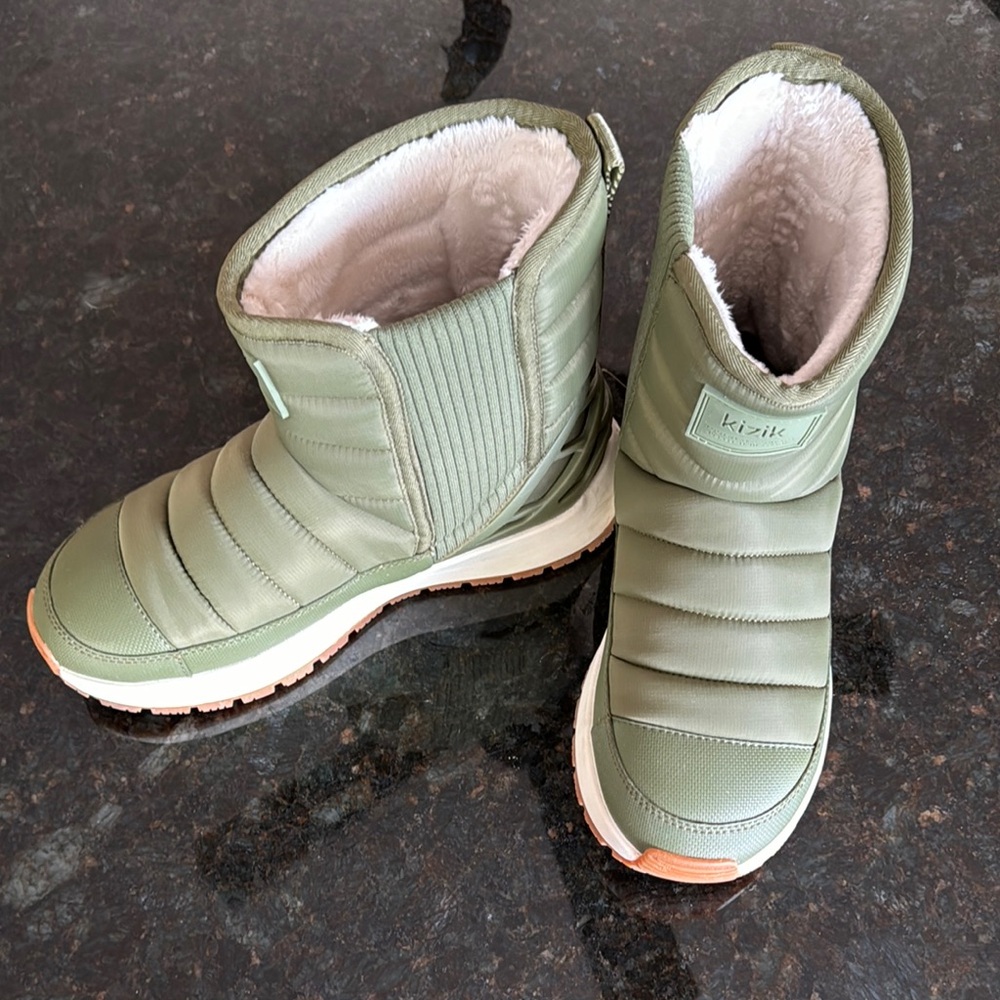 Kizik Green Quilted Winter Boots with Water-Resistant Nylon- worn three times!